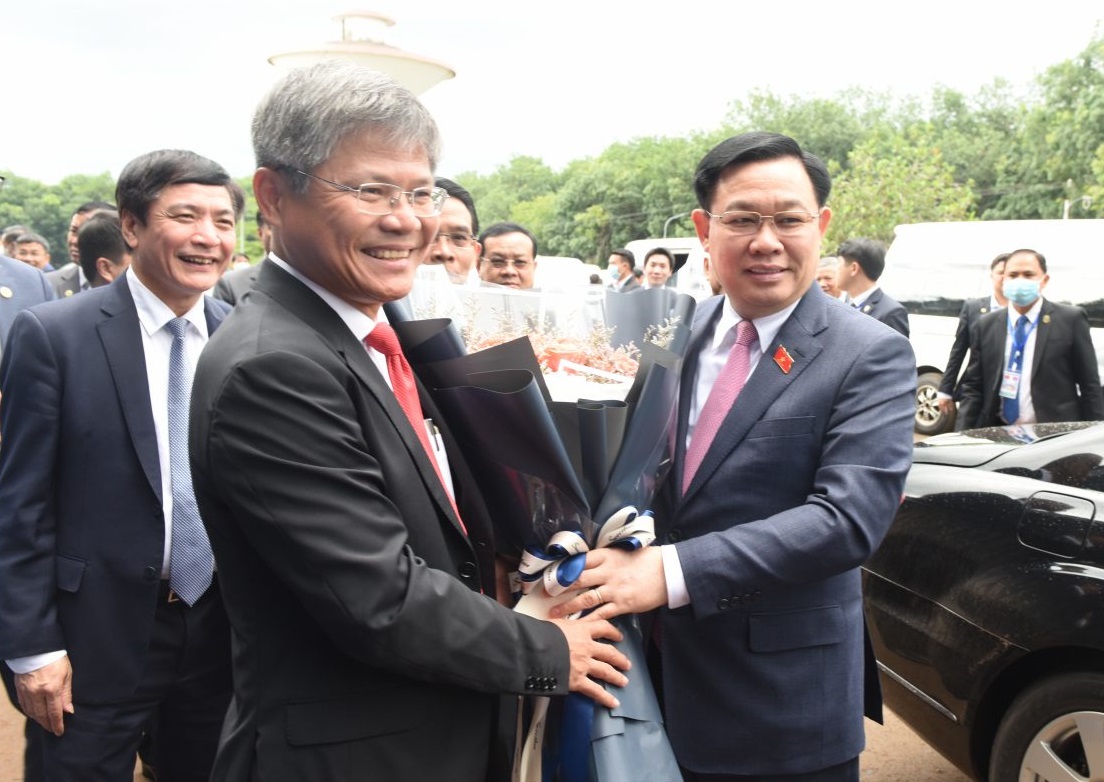 Chủ tịch Quốc hội Vương Đình Huệ thăm và làm việc tại Cao su Việt Lào
